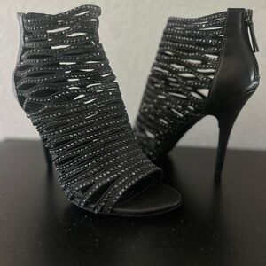 Zigi Soho strappy sandals. Size 9